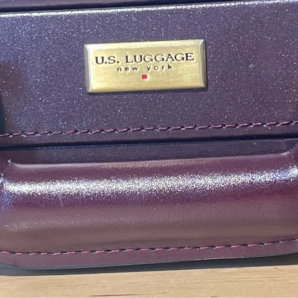 U.S. Luggage New York Burgundy Leather Vintage Expandable Briefcase